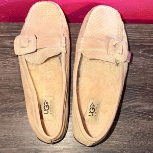 UGG Women's Thelma Beige Suede driving Moccasin slipper shoe.  Sz 7.5.